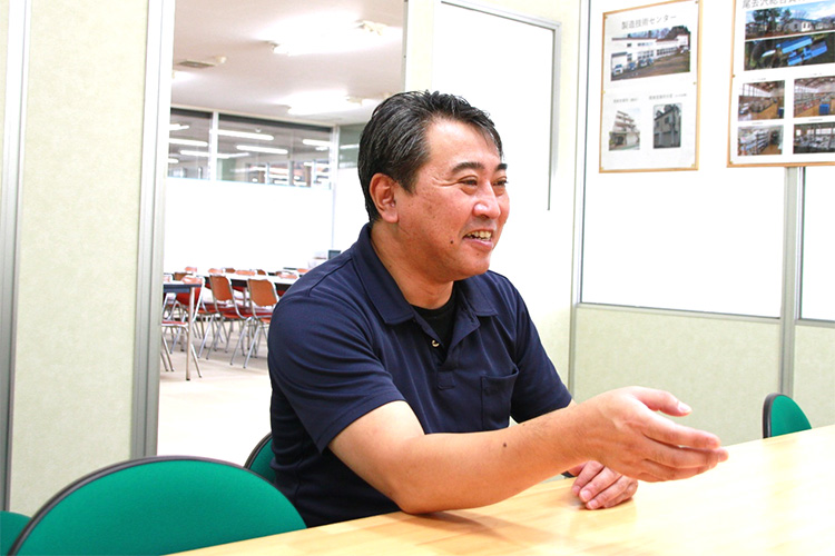 ジョイタム株式会社 生産部部長 長田弘男さんが話している写真